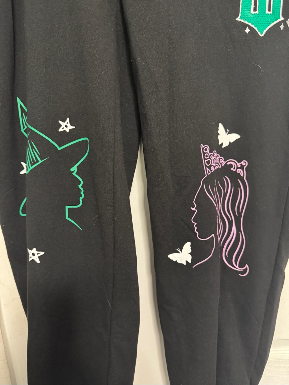 🌟 NWT Wicked Movie Elphaba & Glinda Sequin Graphic Joggers Sweatpants Size XXL - Picture 5 of 6